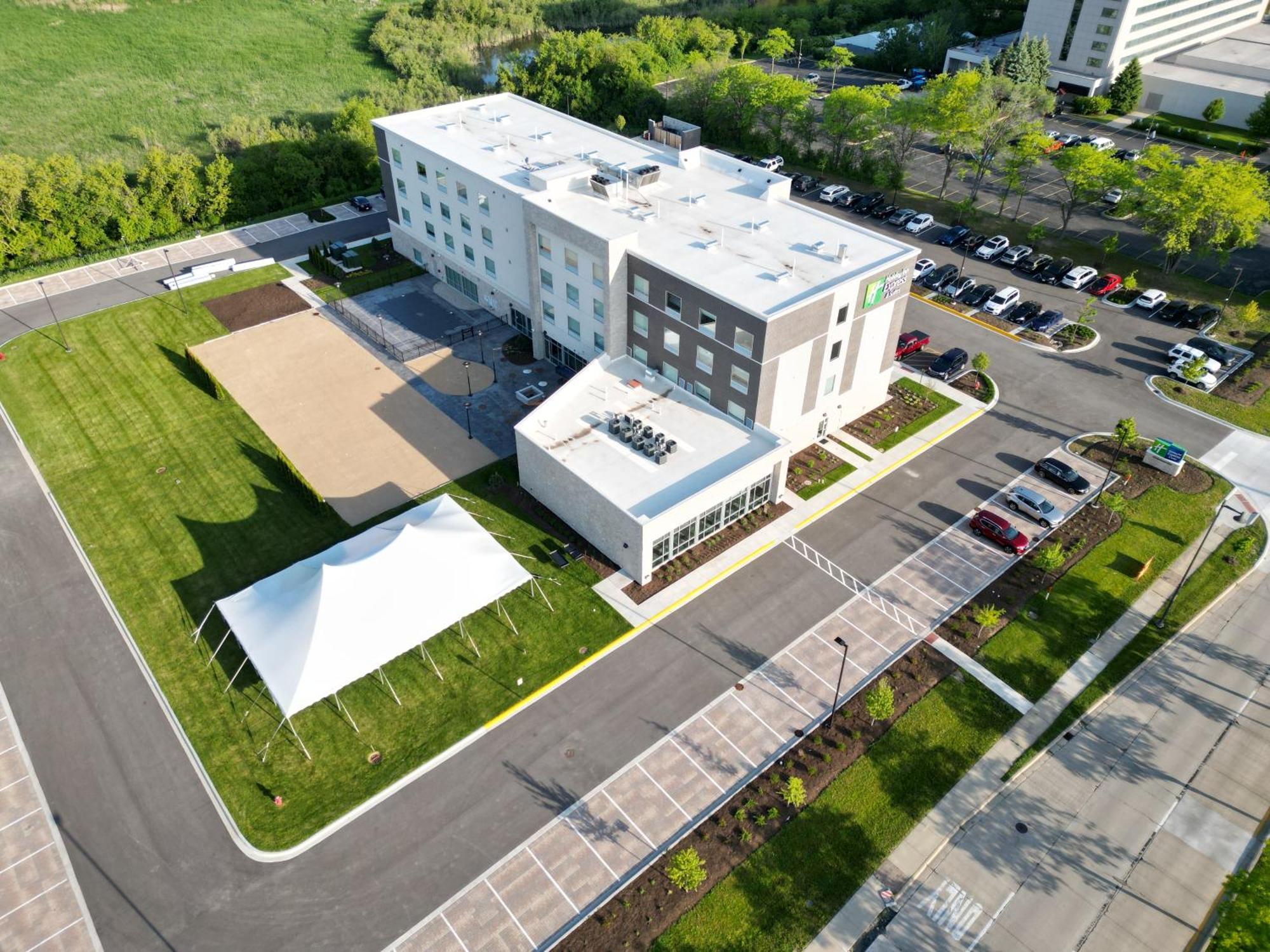 Holiday Inn Express & Suites Chicago Schaumburg By Ihg Exterior foto