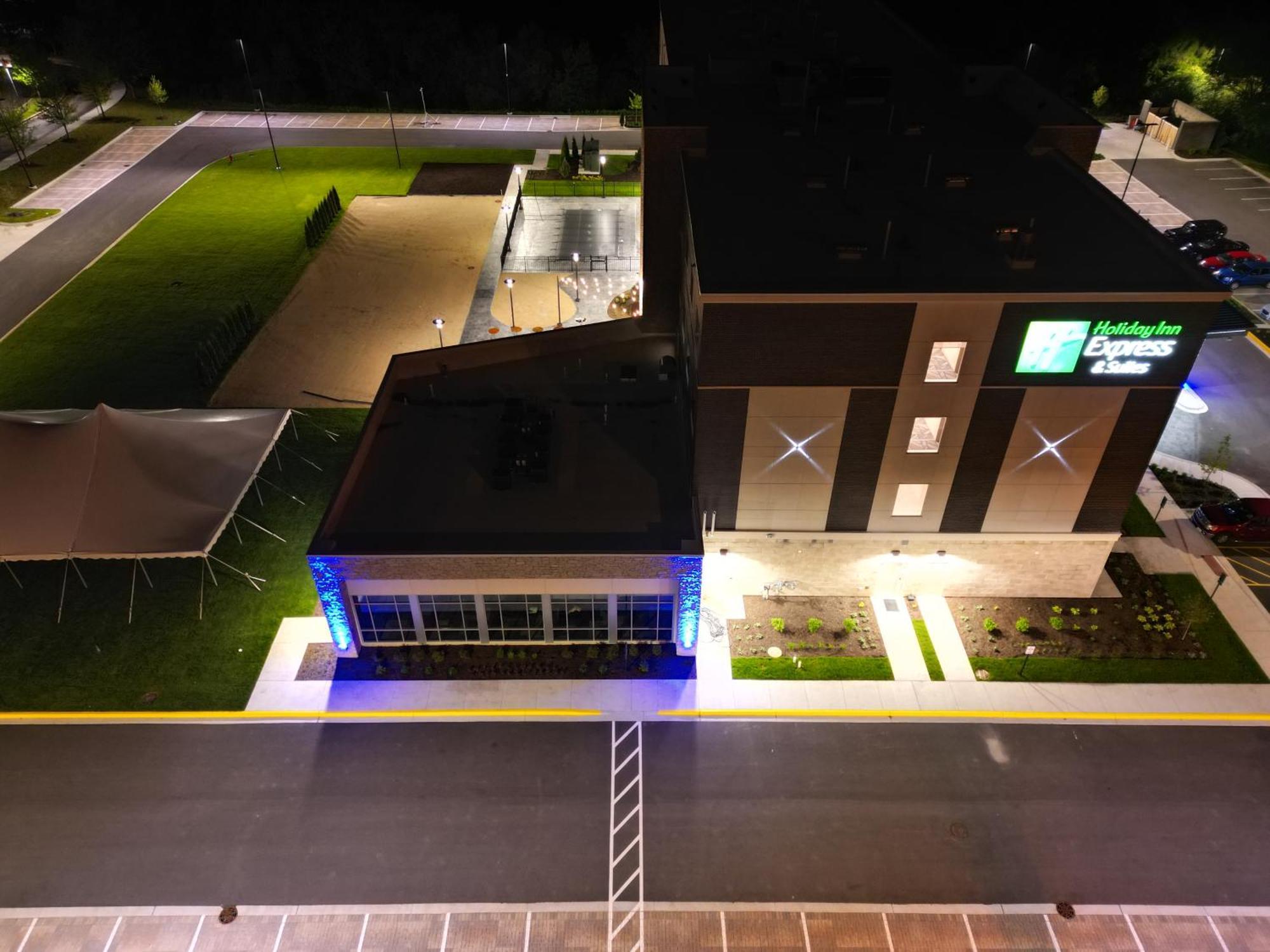 Holiday Inn Express & Suites Chicago Schaumburg By Ihg Exterior foto