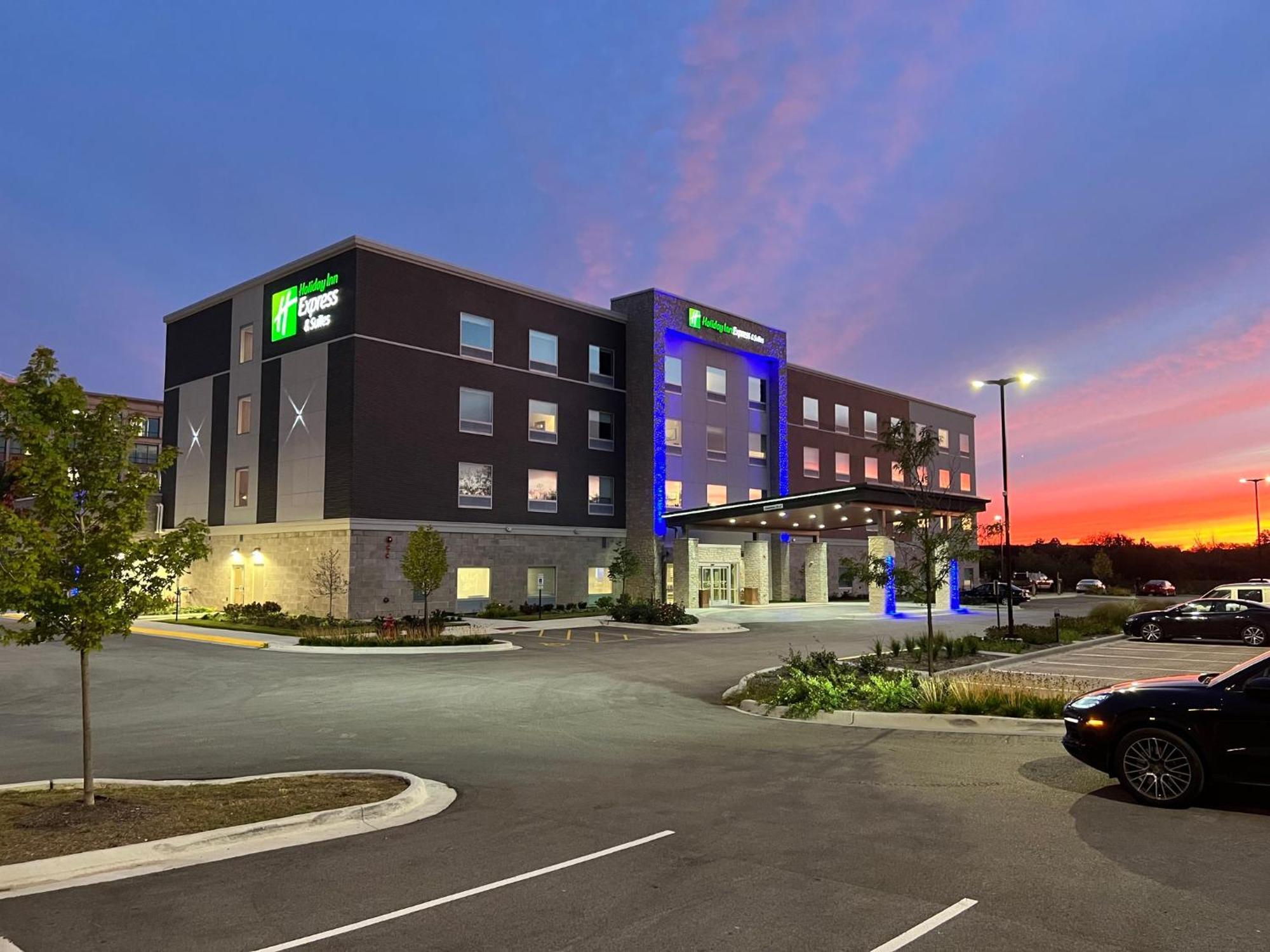 Holiday Inn Express & Suites Chicago Schaumburg By Ihg Exterior foto